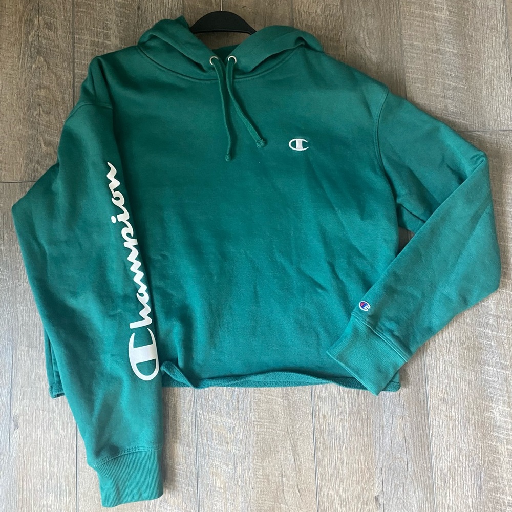 Champion pull over semi cropped hoodie